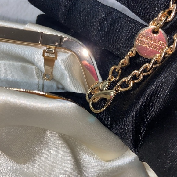 Badgley Mischka Cream Crossbody Bag - Picture 9 of 12